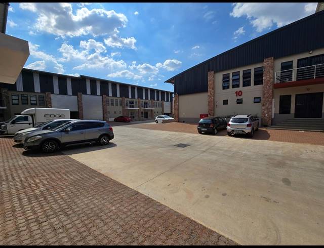 350M² WAREHOUSE TO LET IN CLEVELAND